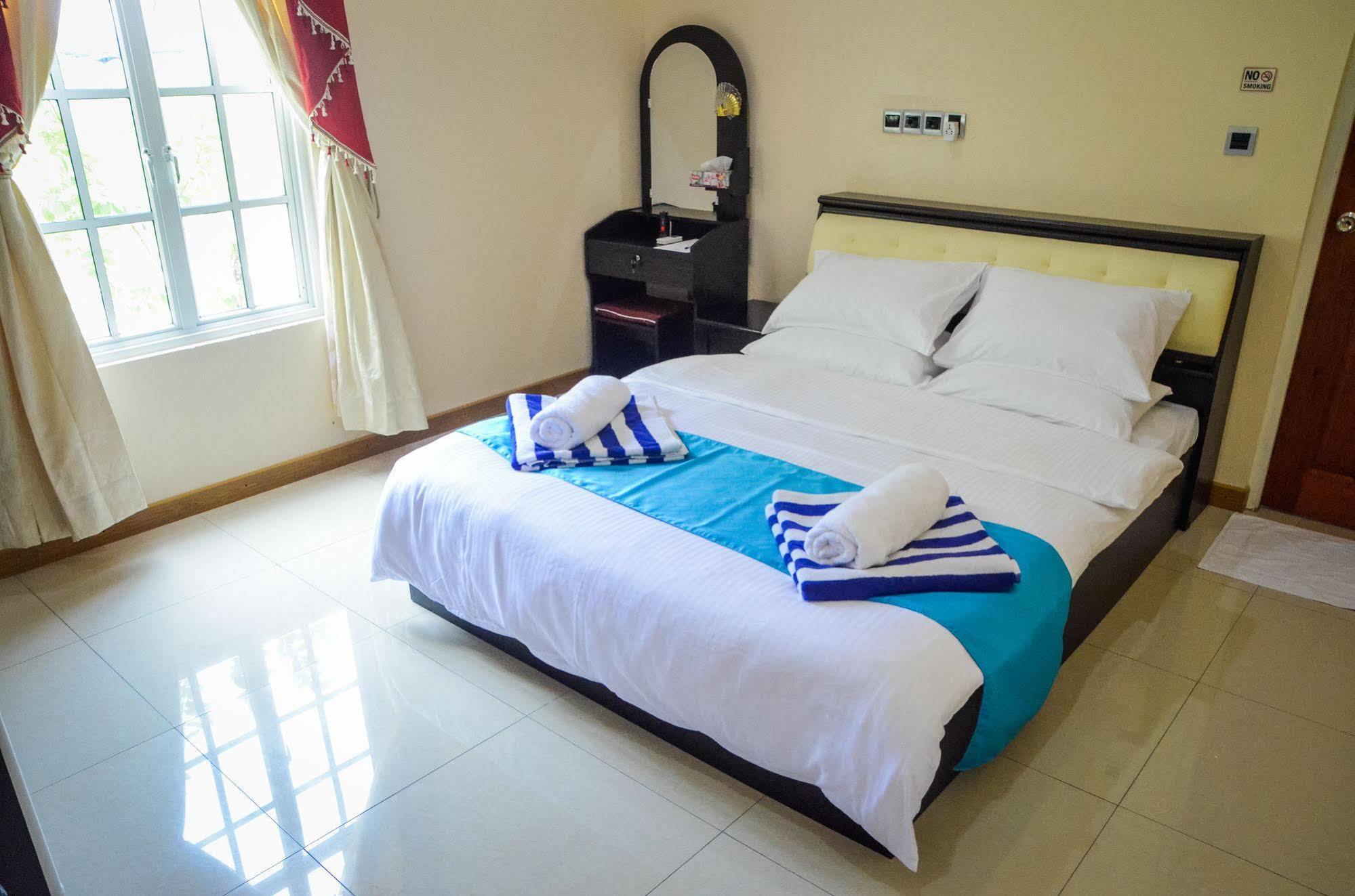 Whale Shark Inn Maamigili Island Exterior photo