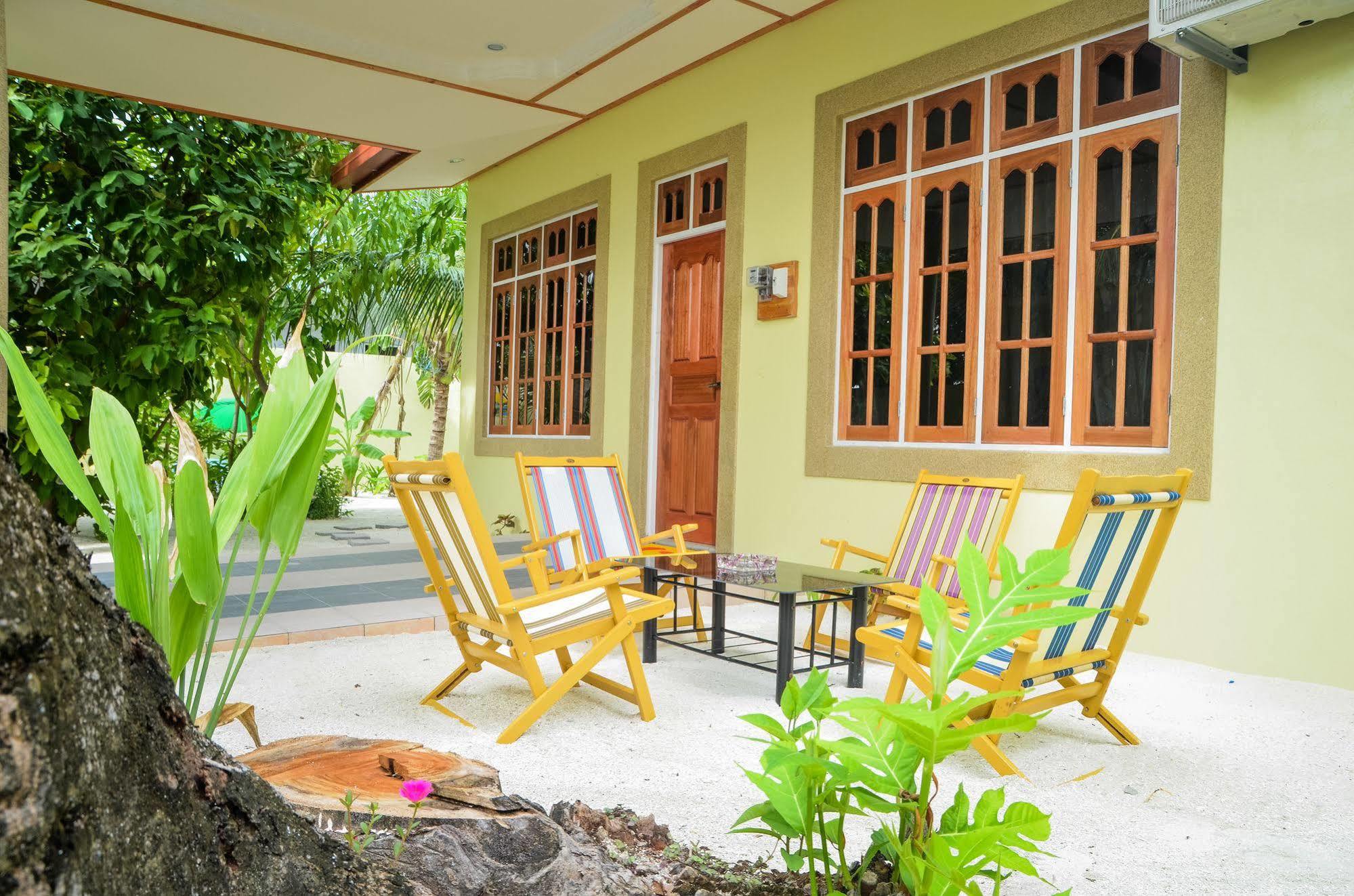 Whale Shark Inn Maamigili Island Exterior photo